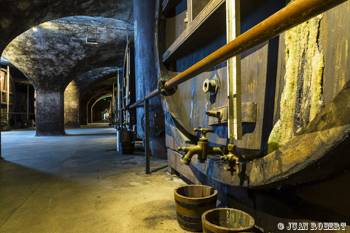 reportage à Voiron dans les cave Chartreuse pour la région Auvergne-Rhône-Alpes